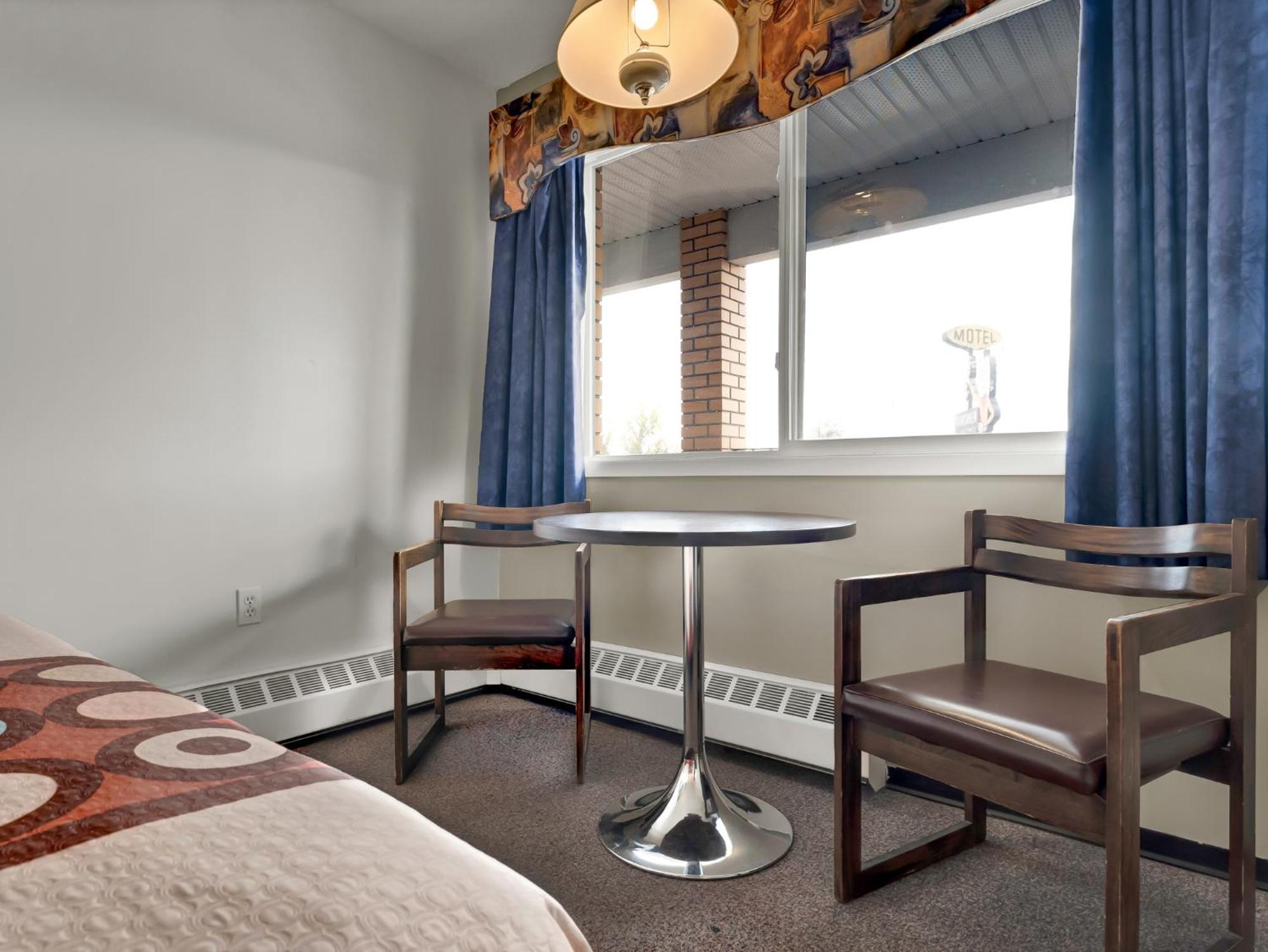 Ranchmen Motel Медисин Хет Екстериор снимка