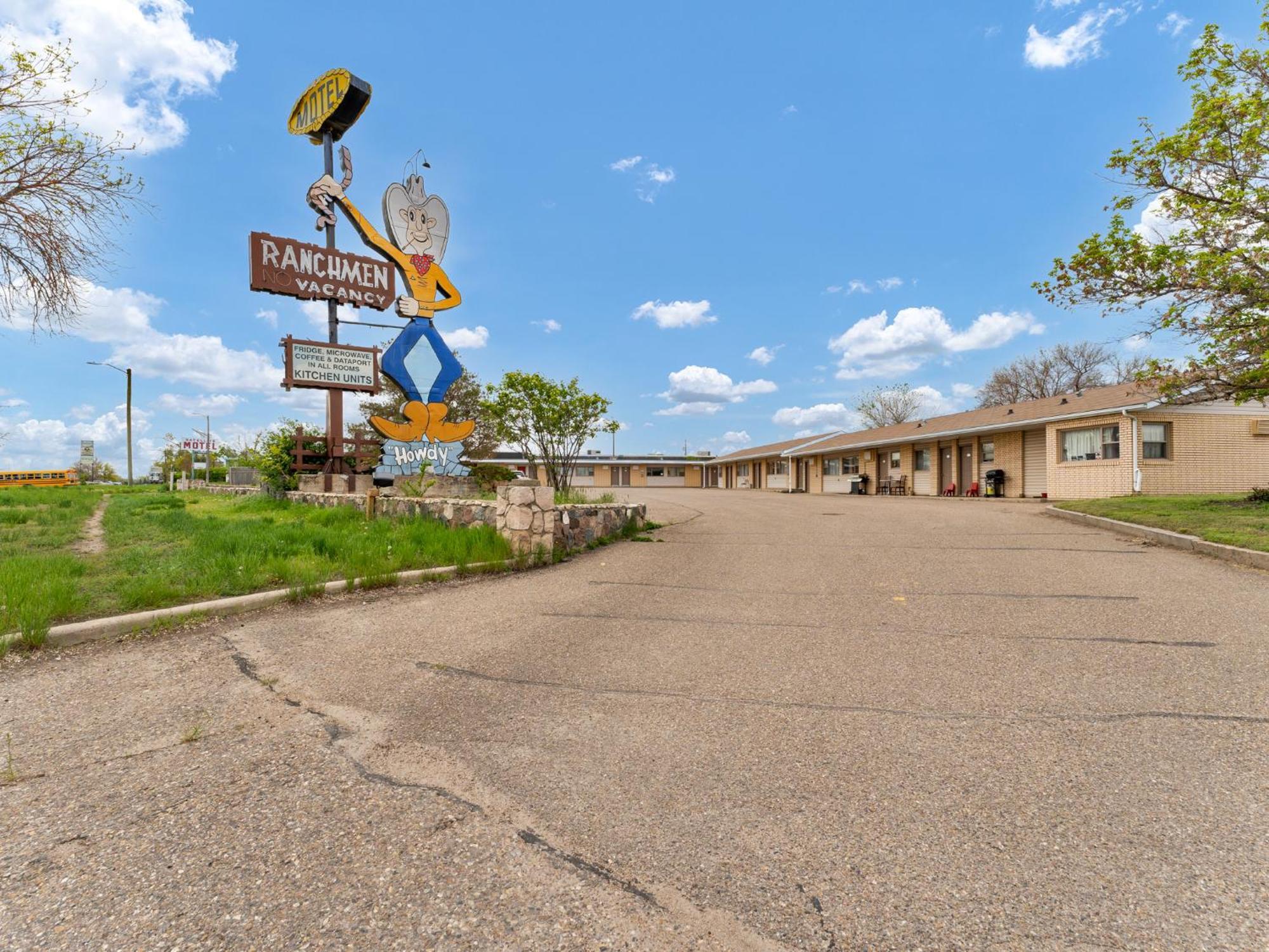 Ranchmen Motel Медисин Хет Екстериор снимка