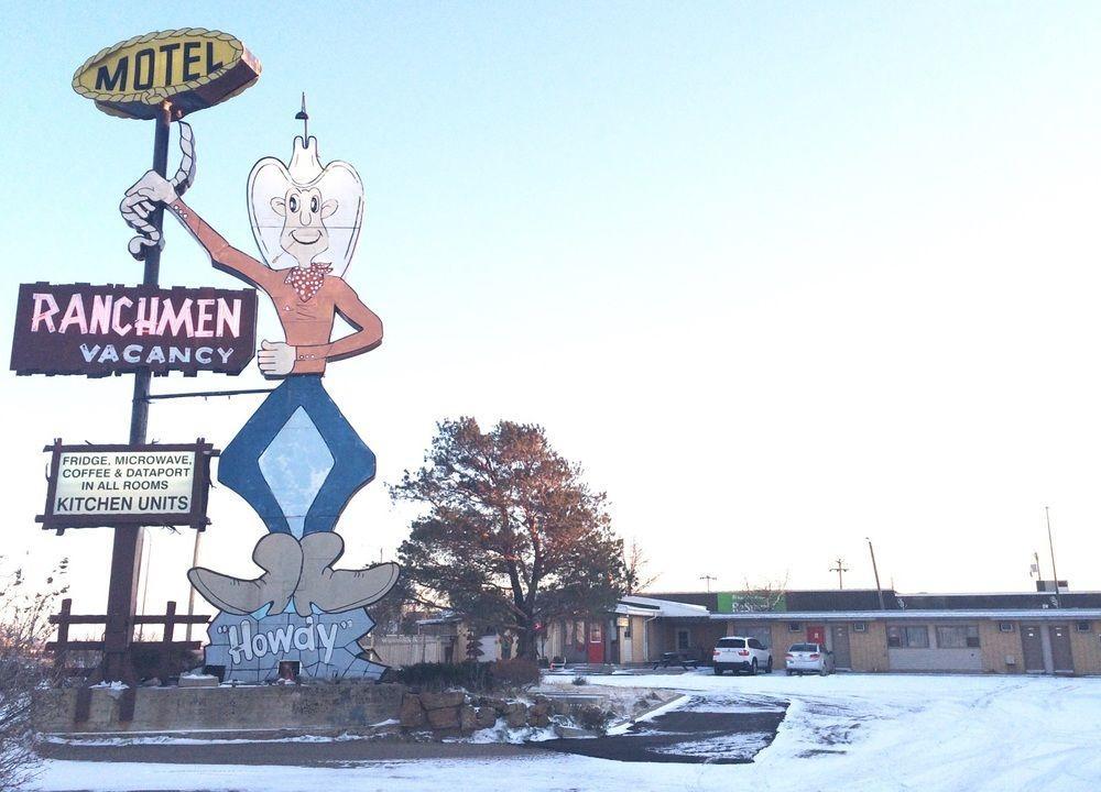 Ranchmen Motel Медисин Хет Екстериор снимка