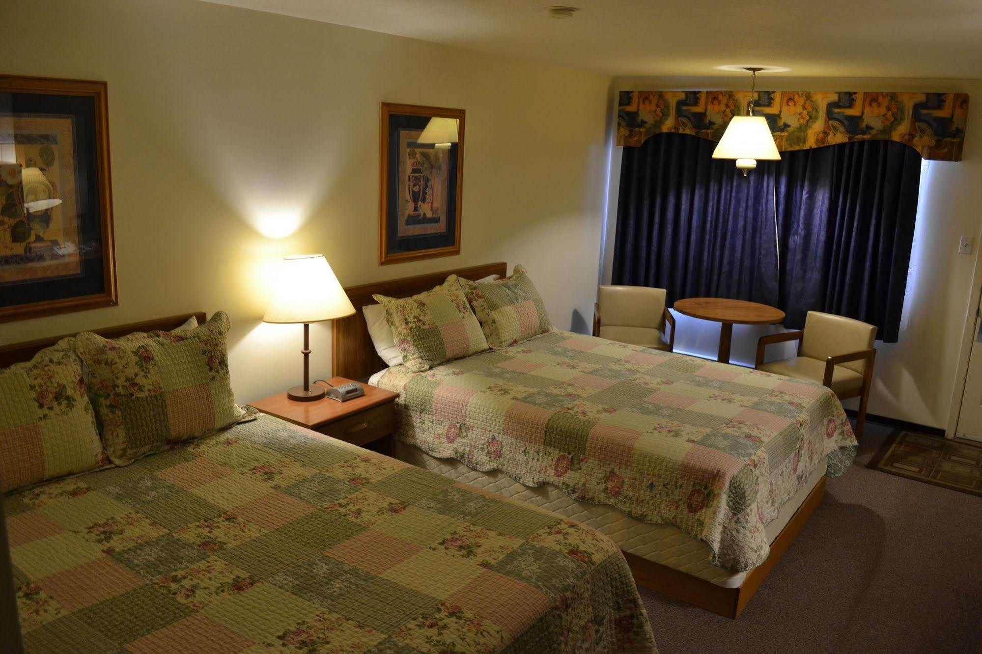 Ranchmen Motel Медисин Хет Екстериор снимка